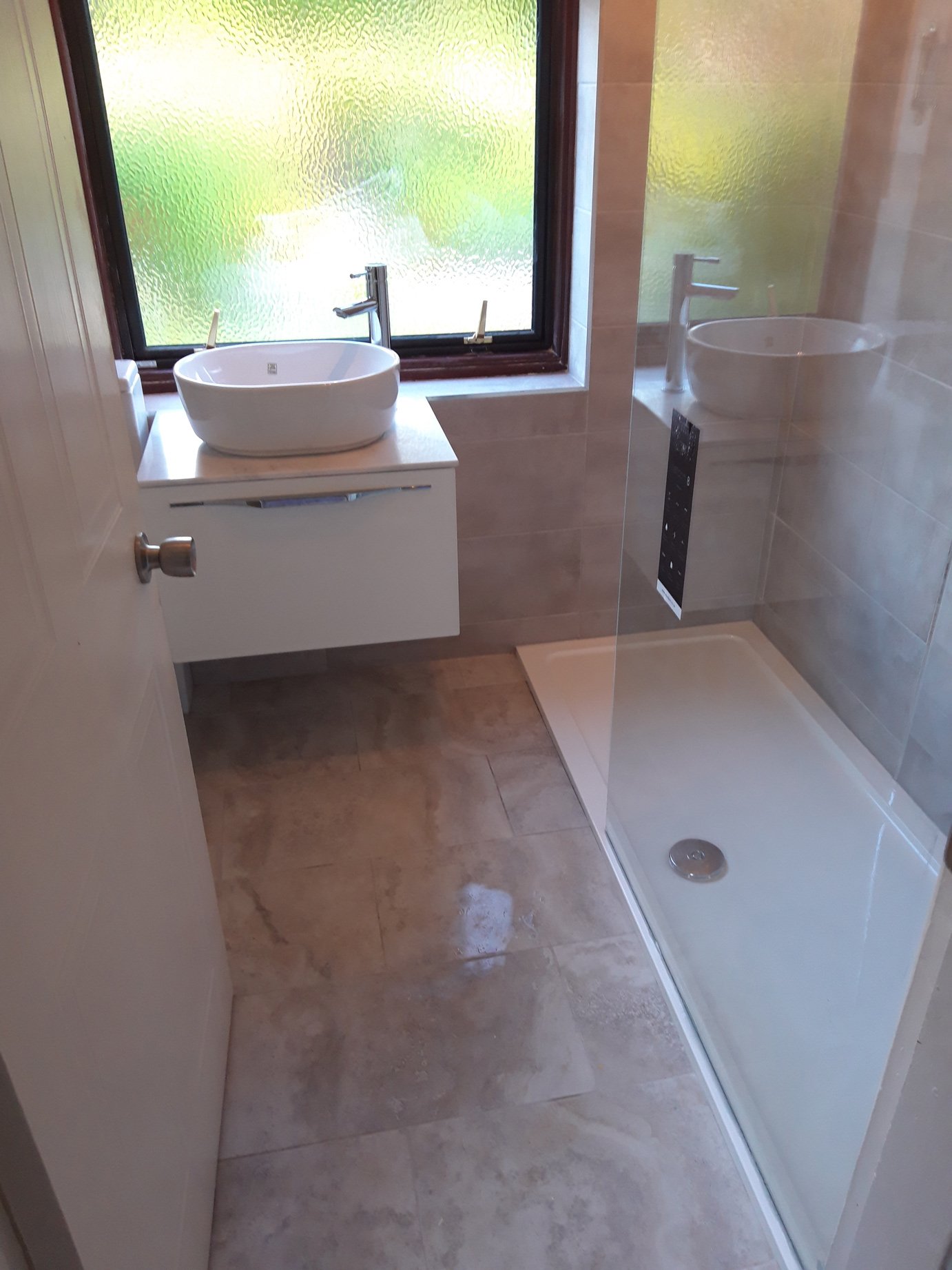 shower-room-&-sink-tiles