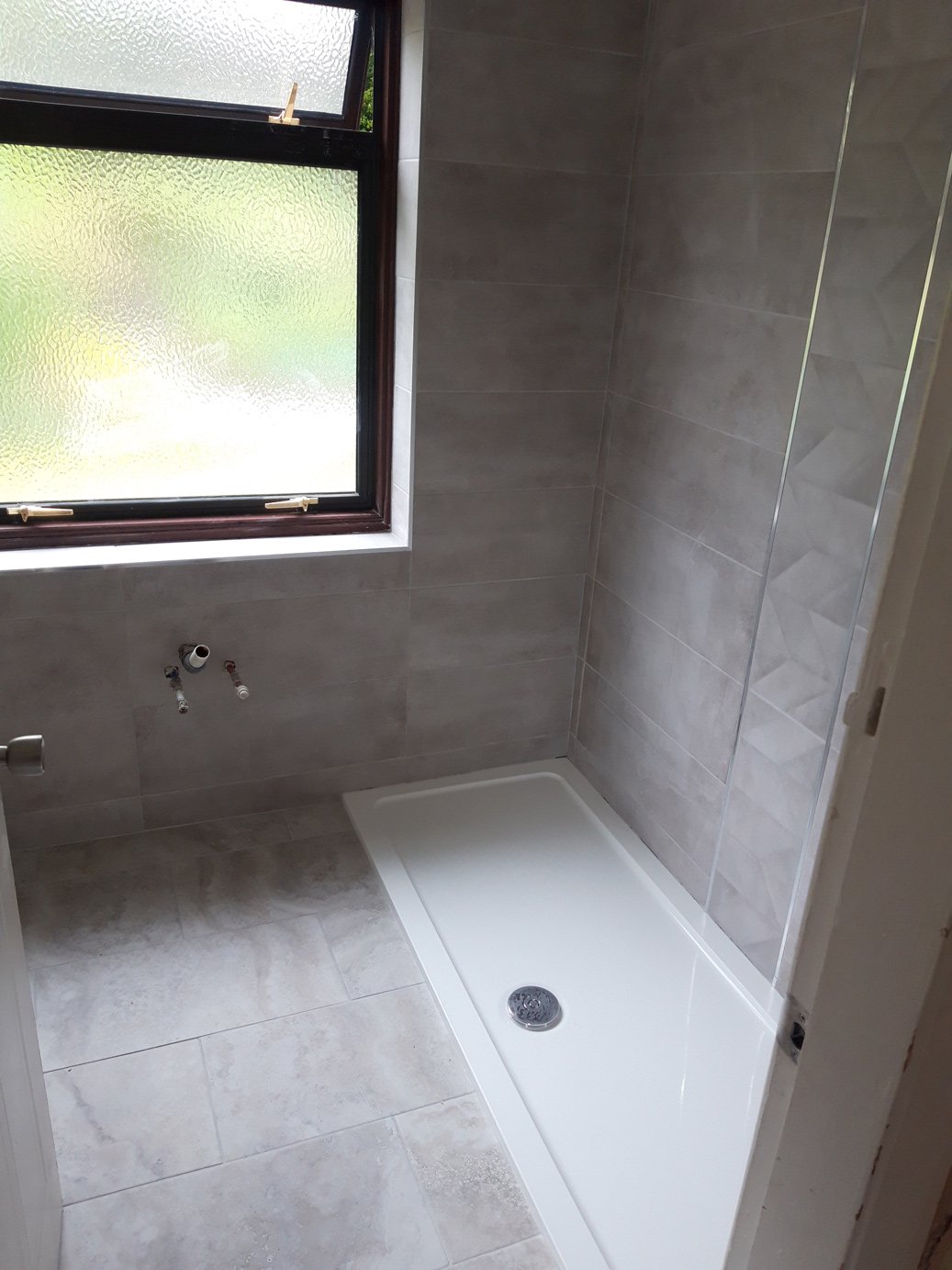 shower-room-with-window